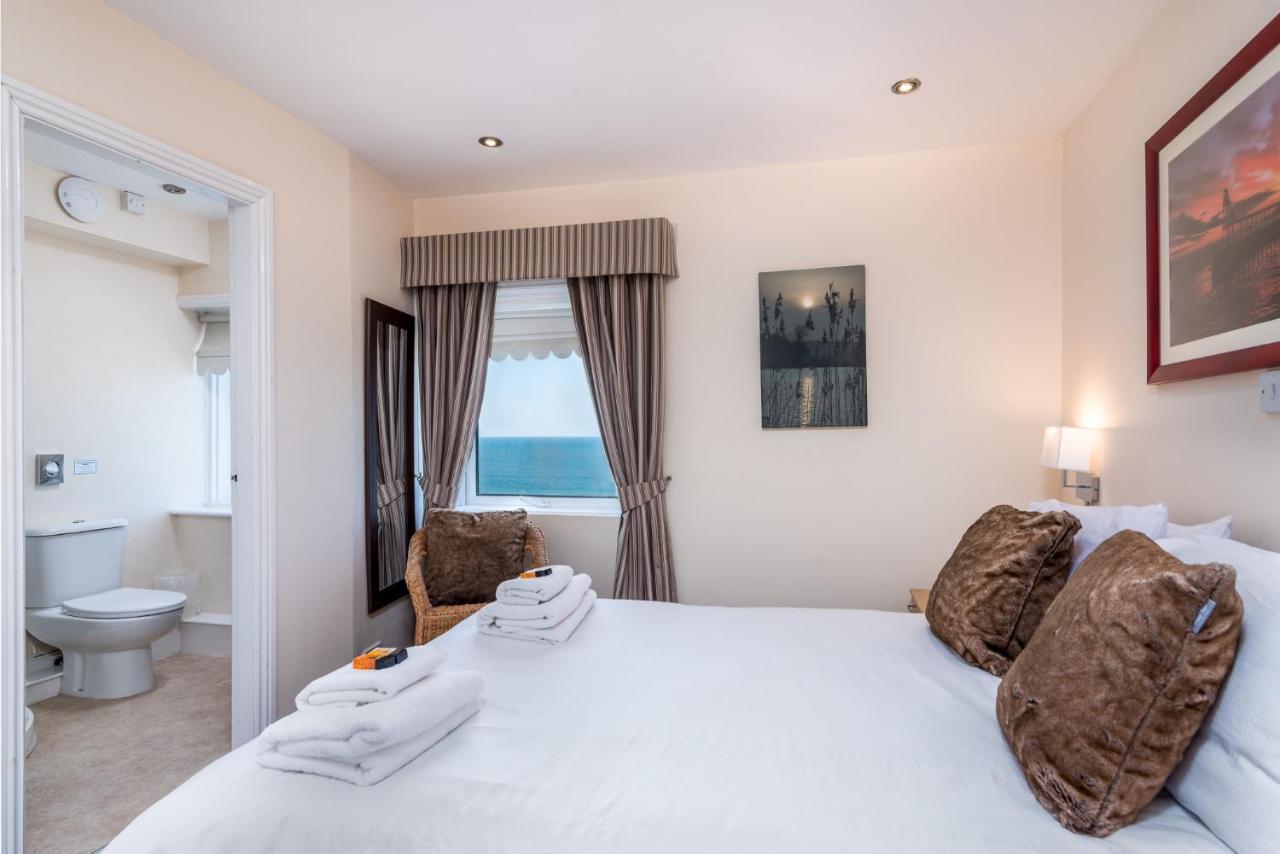 Riviera Guesthouse Γουίτμπι Εξωτερικό φωτογραφία