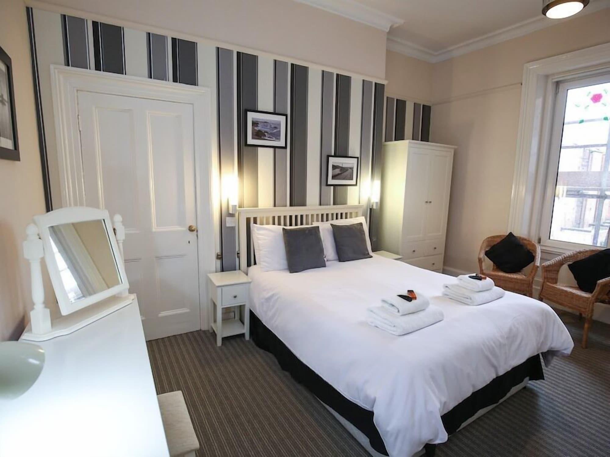 Riviera Guesthouse Γουίτμπι Εξωτερικό φωτογραφία