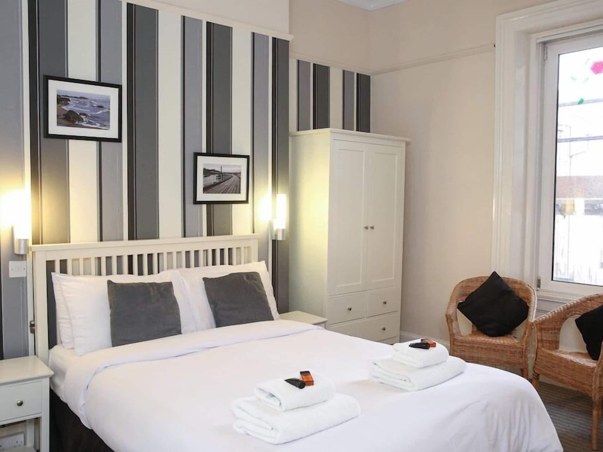 Riviera Guesthouse Γουίτμπι Εξωτερικό φωτογραφία
